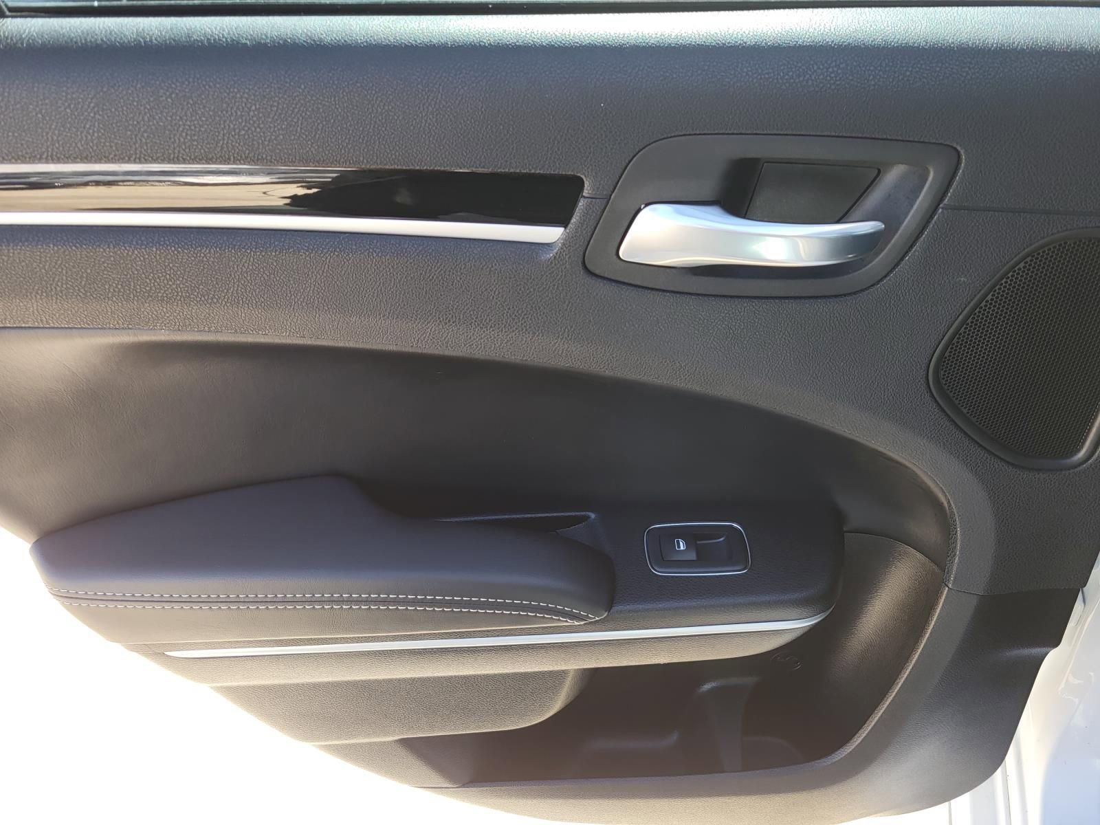 Used 2022 Chrysler 300 S w/ Comfort Group image 11