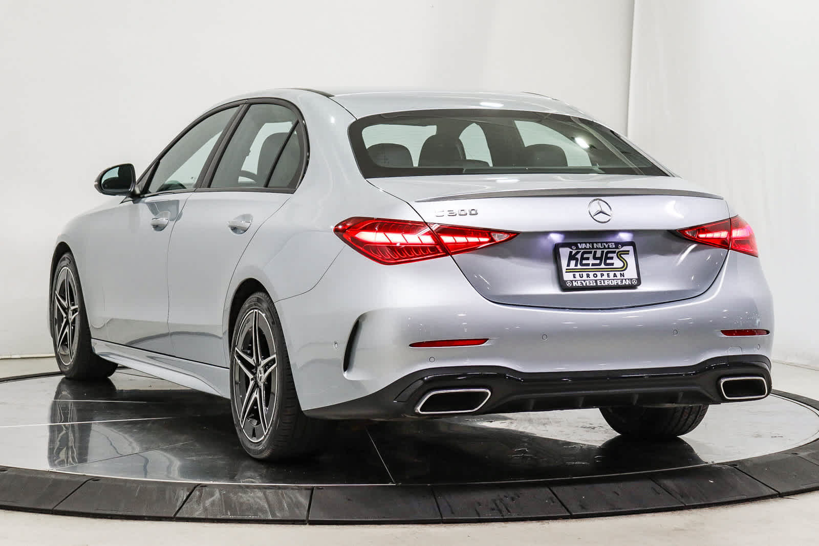 Used 2023 Mercedes-Benz C 300 Sedan image 4