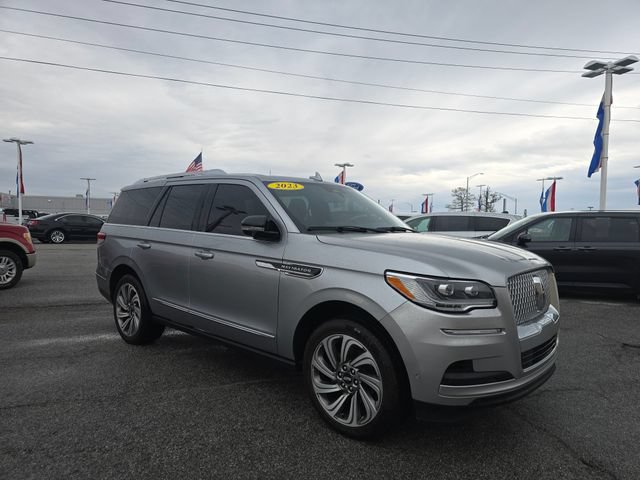 Used 2023 Lincoln Navigator Reserve AWD/4WD image 2