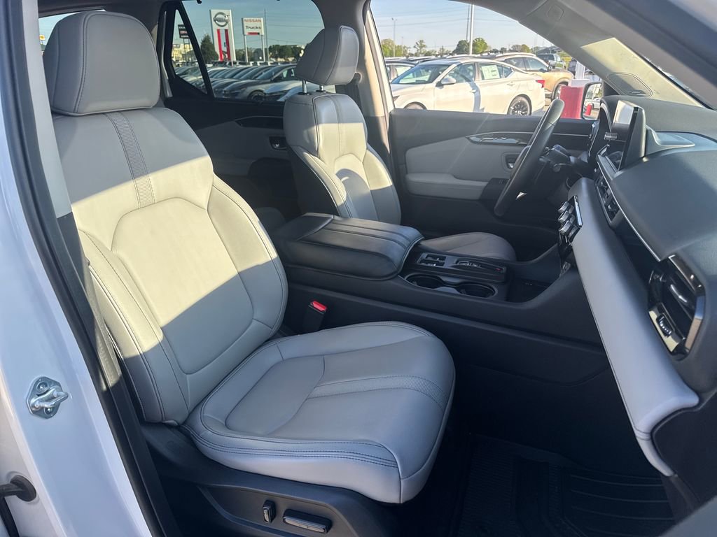 Used 2025 Honda Pilot Touring image 16