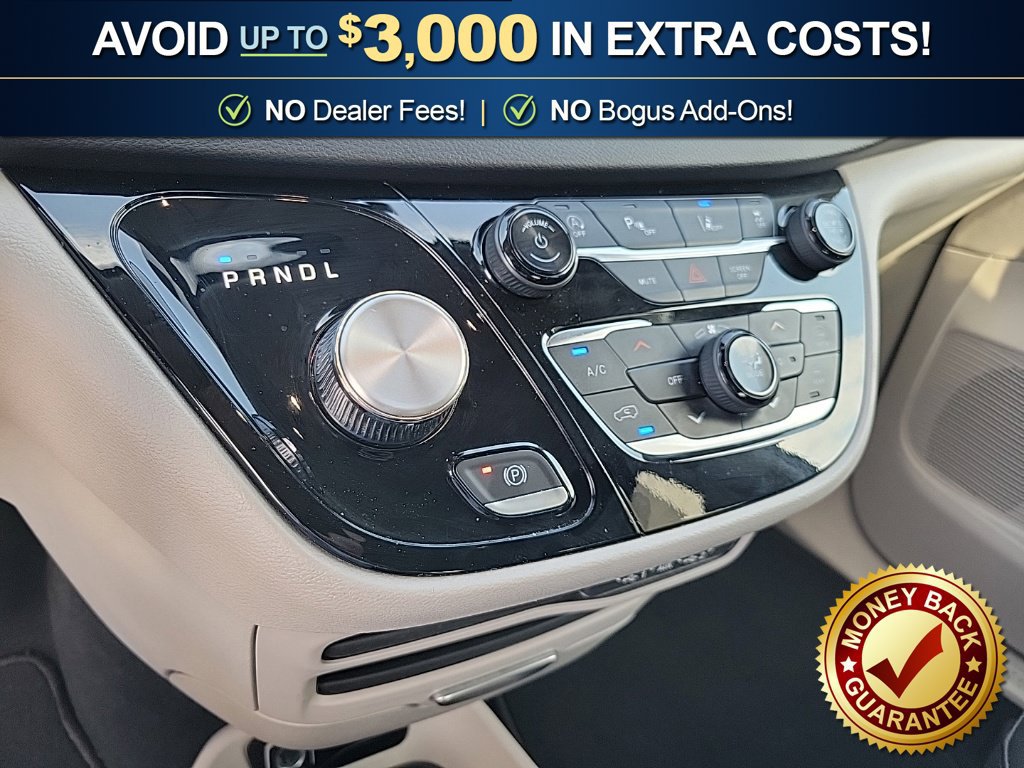 Used 2024 Chrysler Pacifica Touring-L FWD image 18