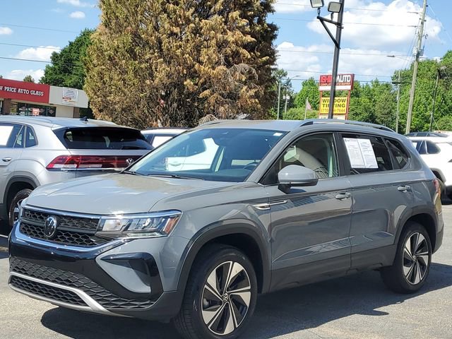 Used 2024 Volkswagen Taos SE image 1