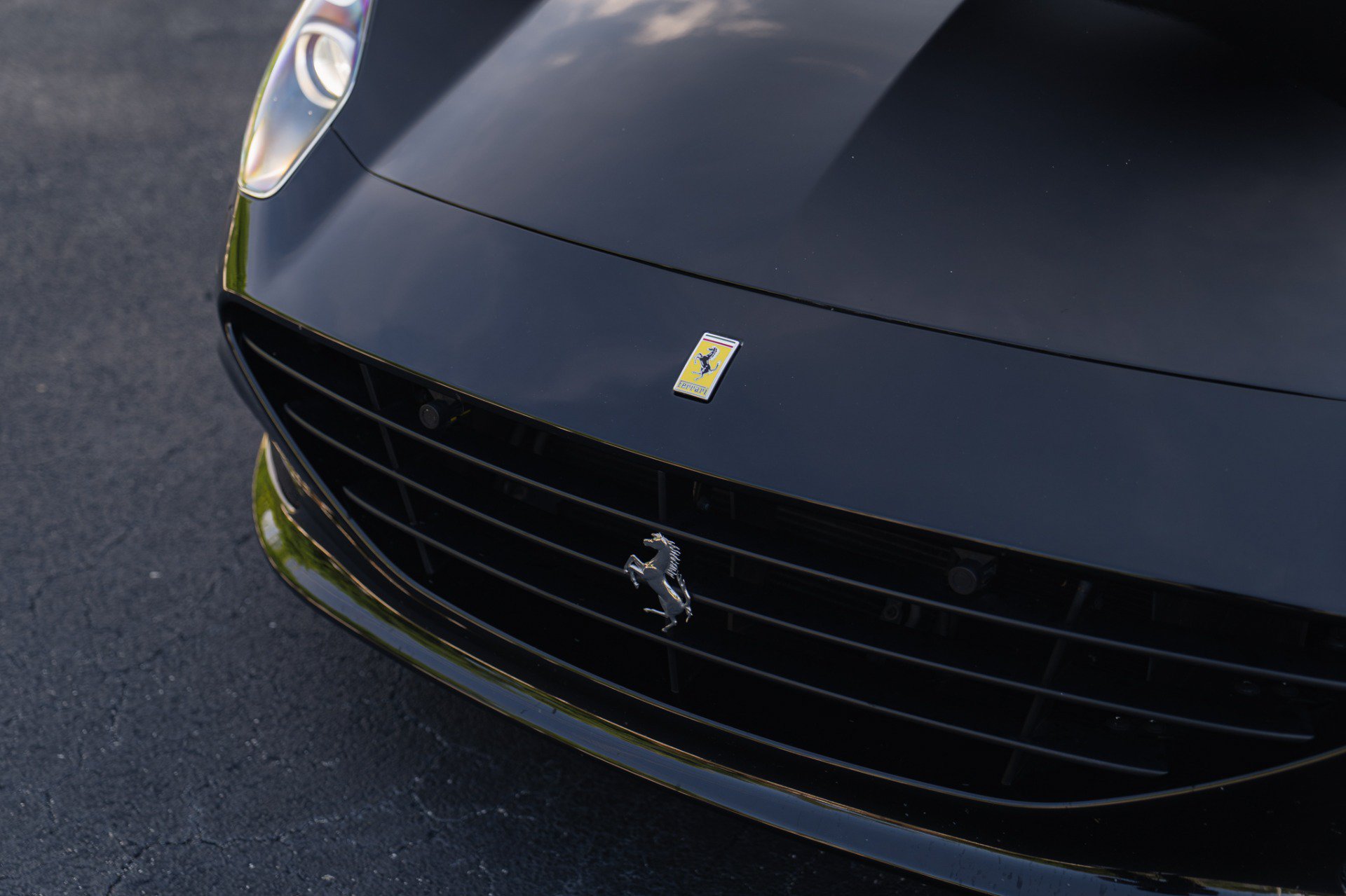 Used 2017 Ferrari California T RWD image 16