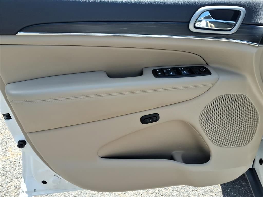 Used 2021 Jeep Grand Cherokee Limited AWD/4WD image 17