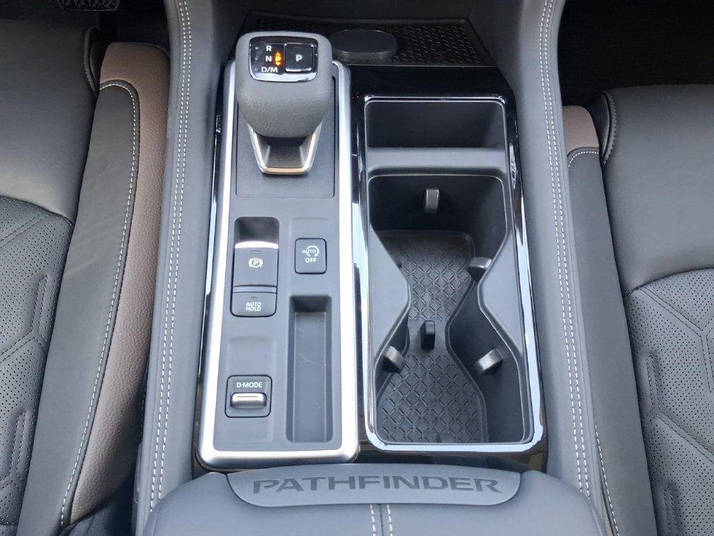 New 2026 Nissan Pathfinder Platinum FWD image 6