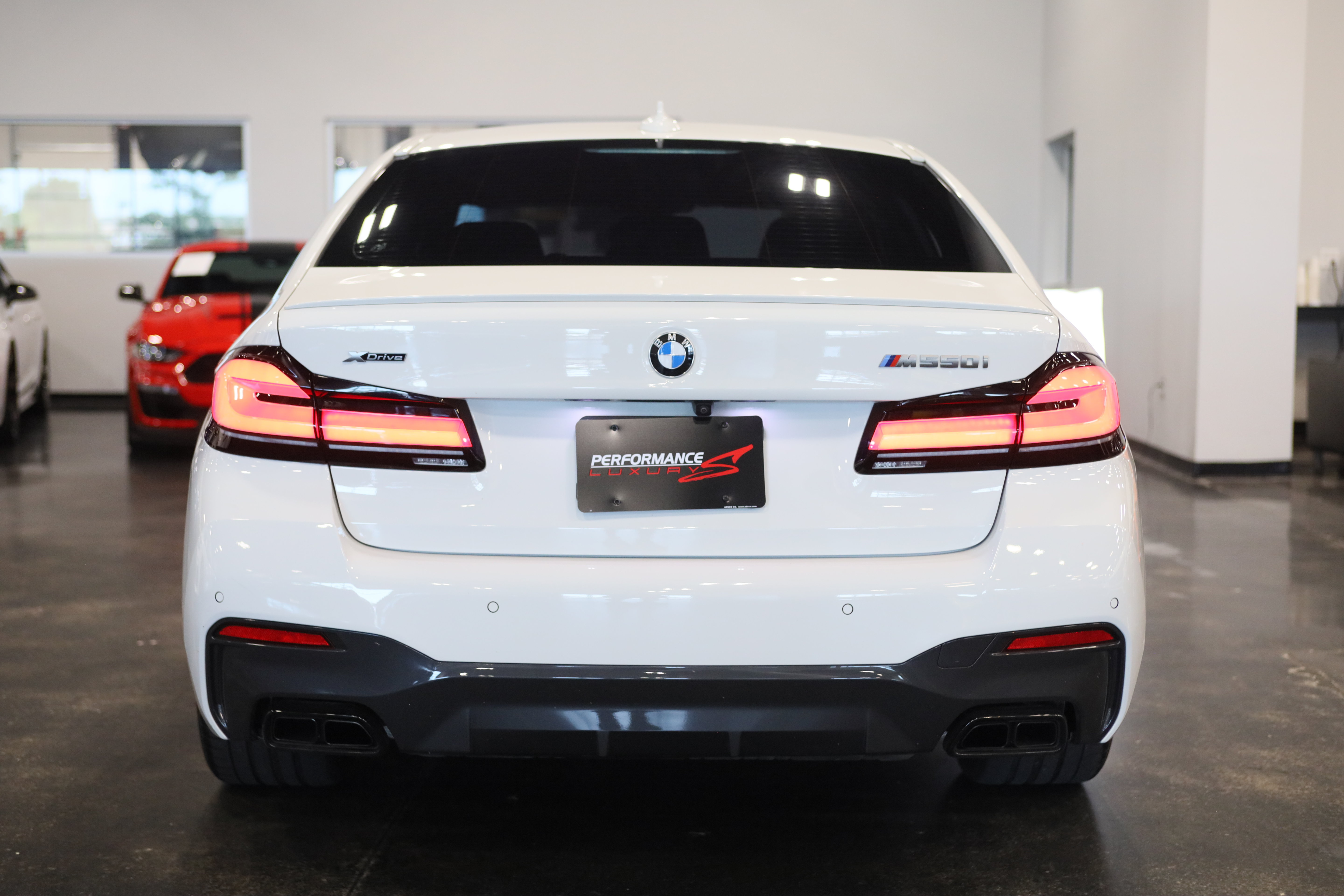 Used 2022 BMW M550i xDrive w/ Premium Package AWD/4WD image 5