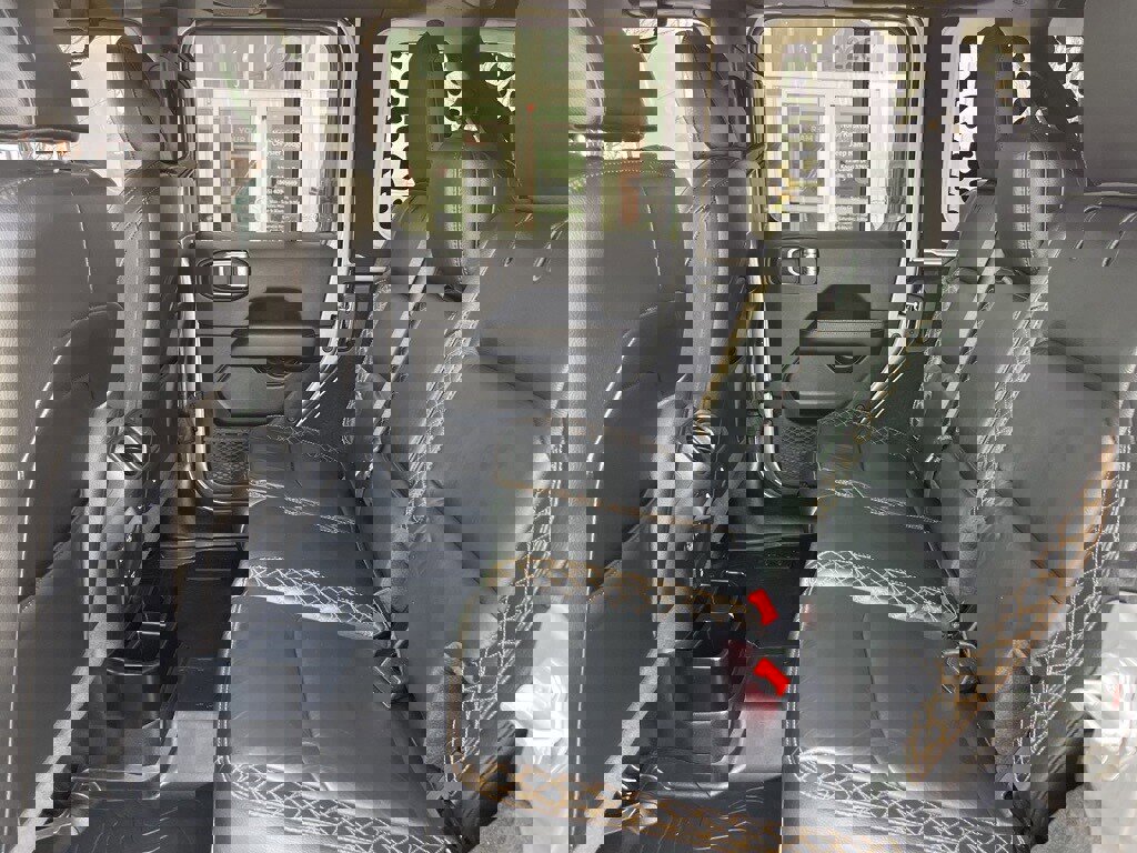 Used 2020 Jeep Wrangler Unlimited Sahara image 13