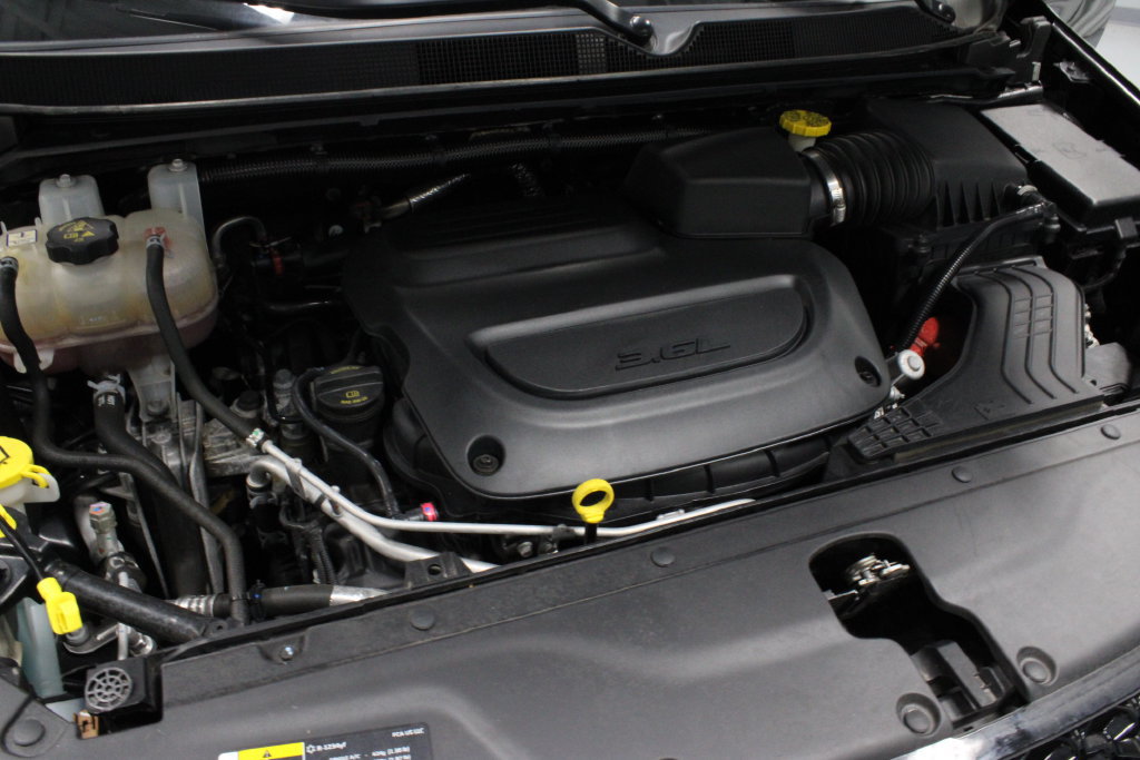 Used 2024 Chrysler Pacifica Touring-L FWD image 12