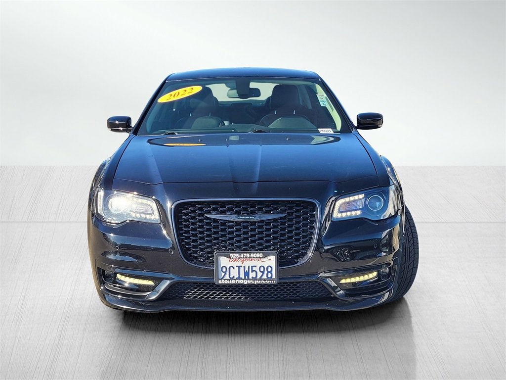 Used 2022 Chrysler 300 Touring L image 2