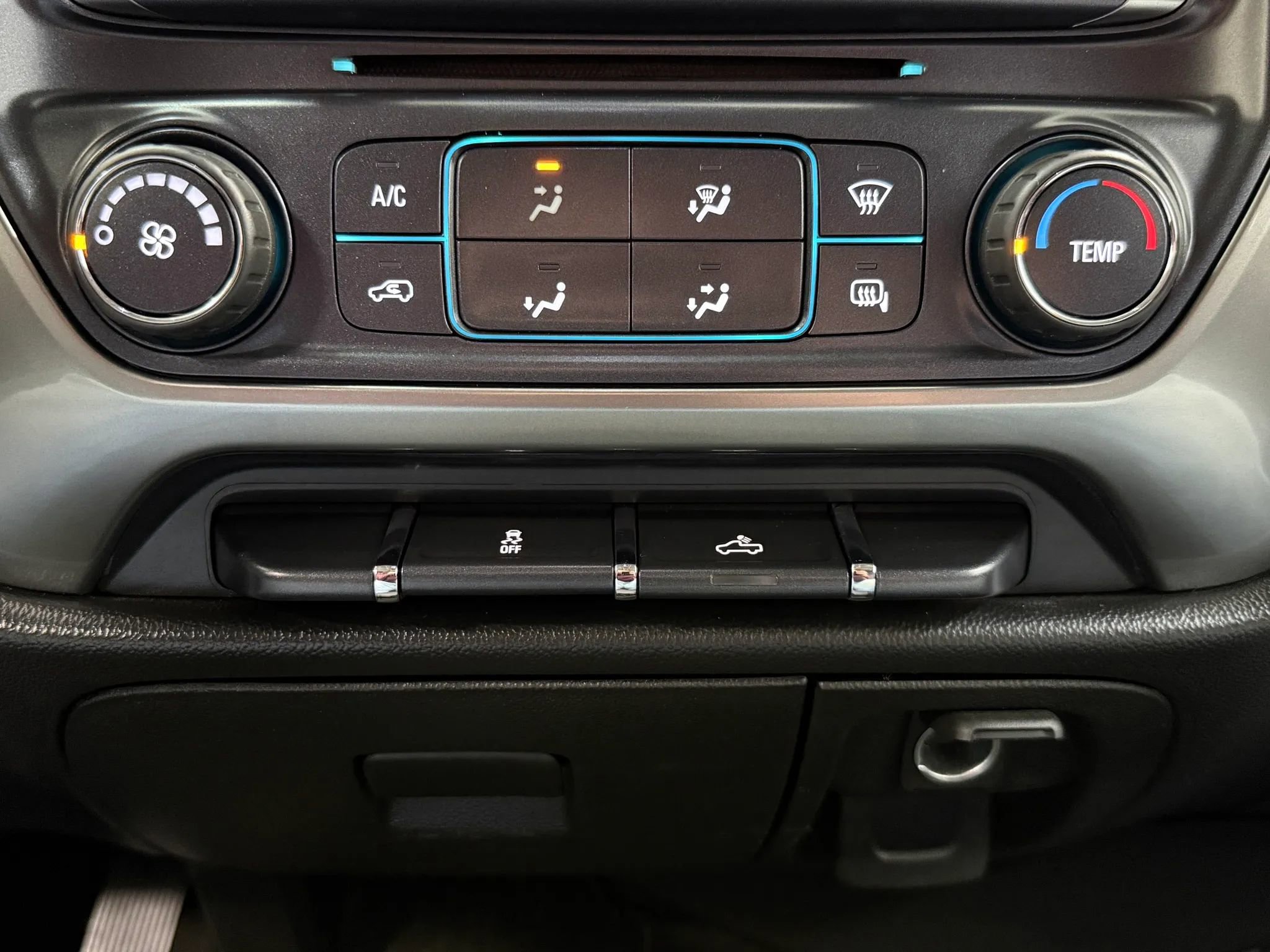 Used 2018 Chevrolet Silverado 2500 LT AWD/4WD image 22
