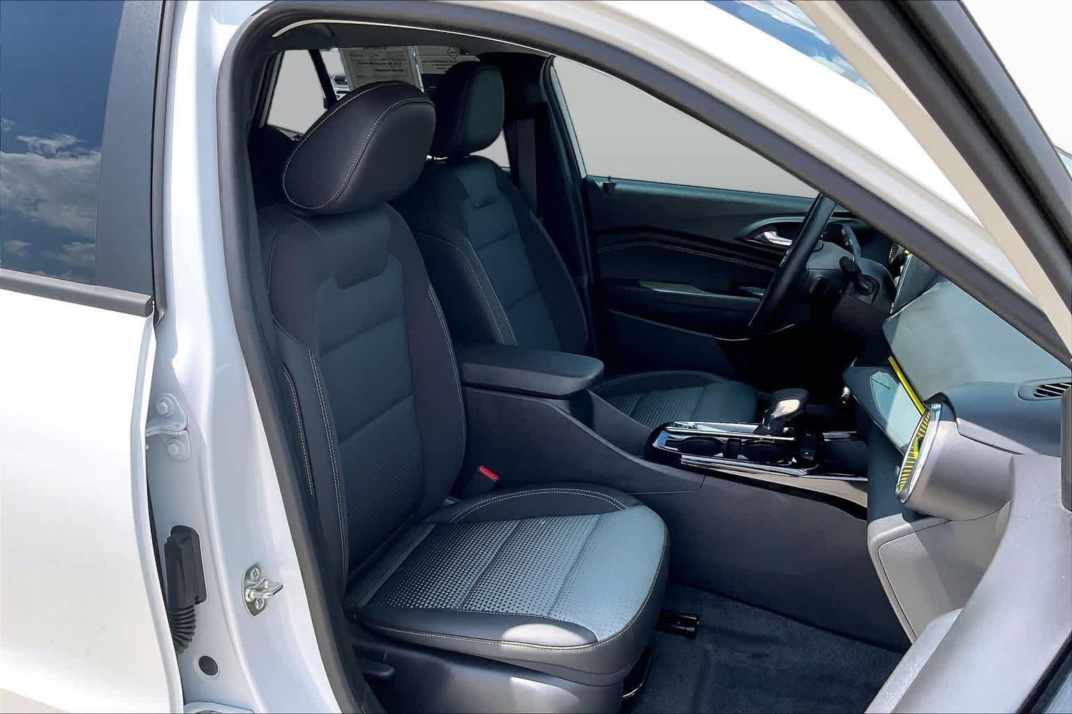 Used 2026 Chevrolet Trax LT w/ Driver Confidence Package FWD image 9