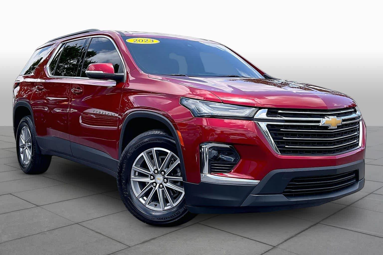 Used 2023 Chevrolet Traverse LT FWD image 3