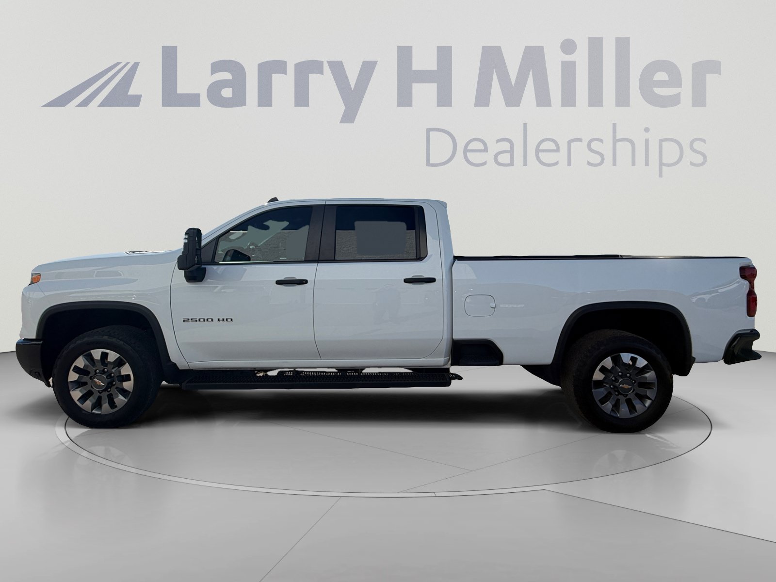 Used 2025 Chevrolet Silverado 2500 Custom w/ Custom Value Package AWD/4WD image 2
