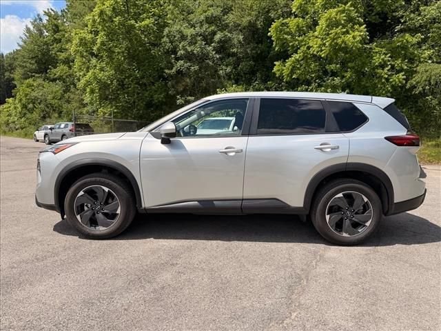 Used 2024 Nissan Rogue SV AWD/4WD image 8
