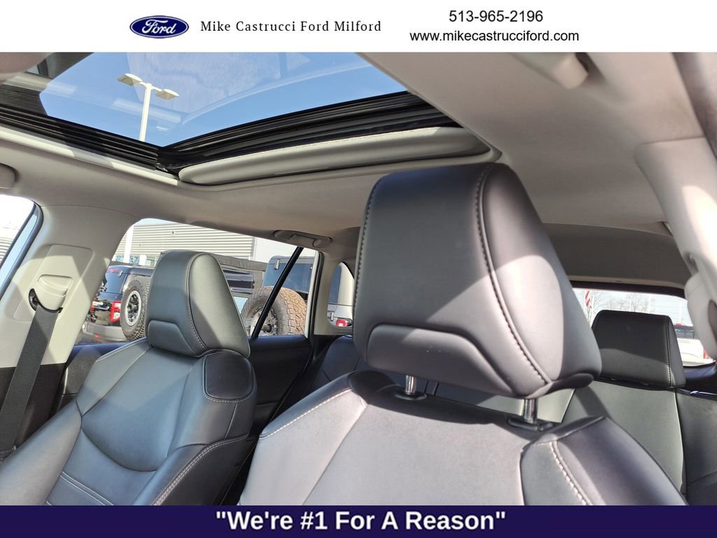 Used 2021 Toyota RAV4 XLE Premium image 22