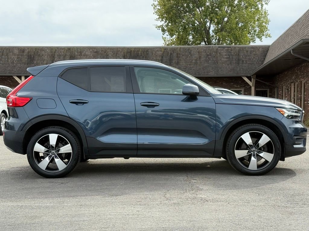 Used 2021 Volvo XC40 T5 Momentum w/ Premium Package image 7