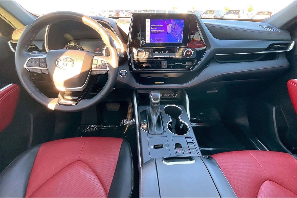 Used 2023 Toyota Highlander L image 19
