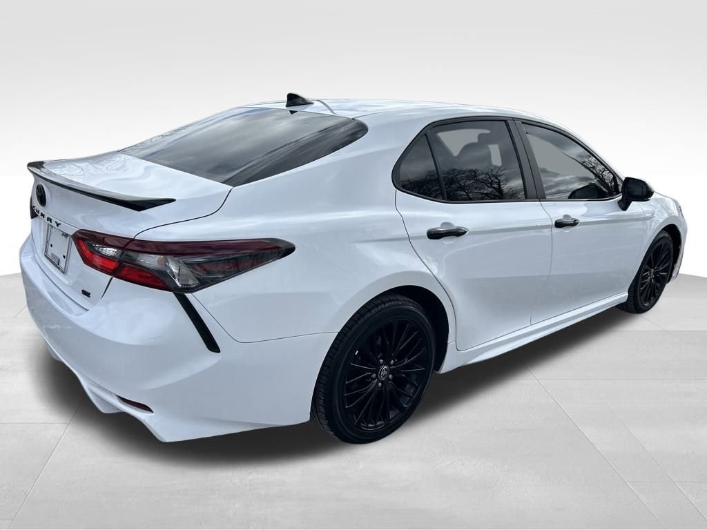 Used 2022 Toyota Camry SE image 5