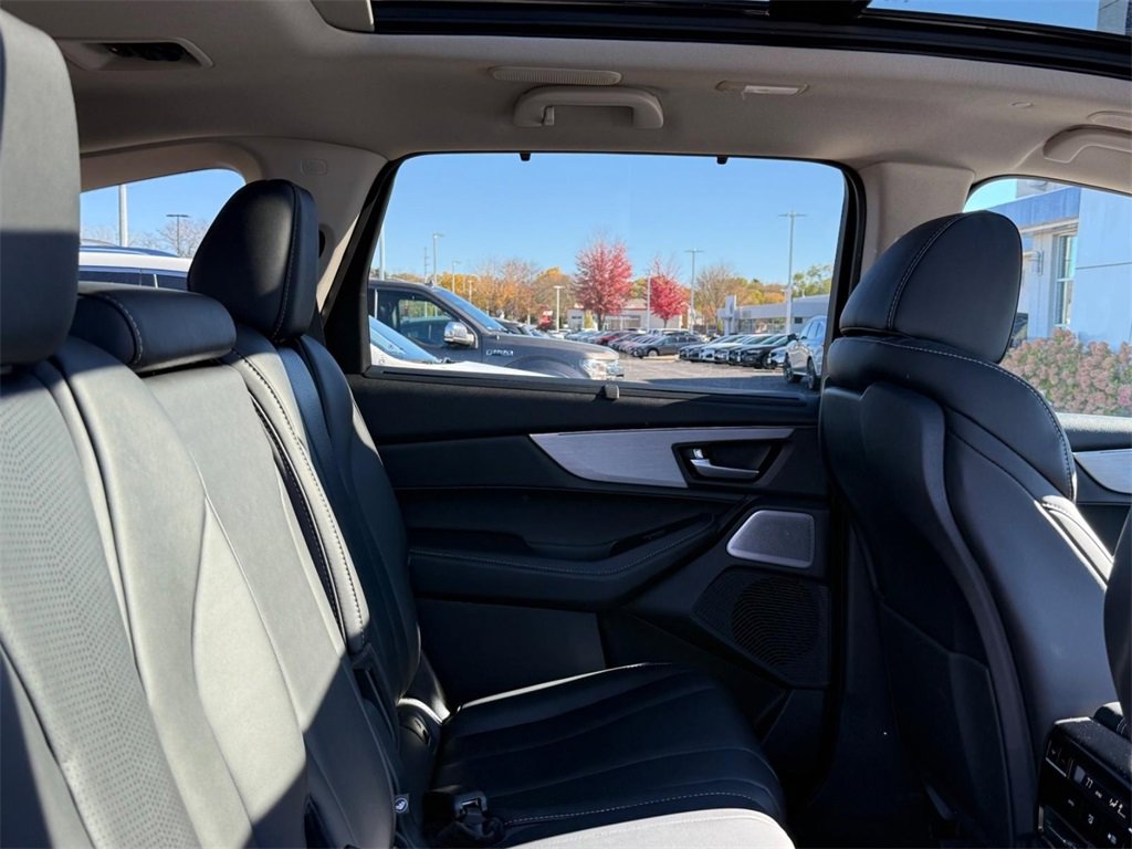 Certified 2025 Acura MDX w/ Technology Package image 10