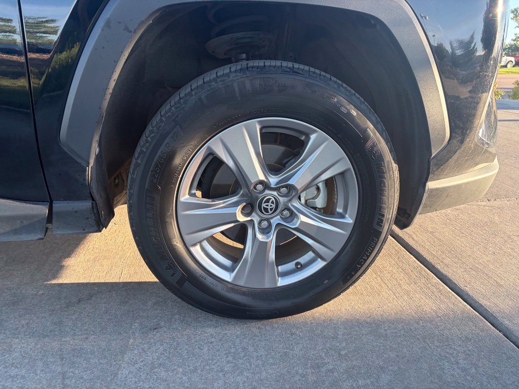 Used 2025 Toyota RAV4 XLE AWD/4WD image 14