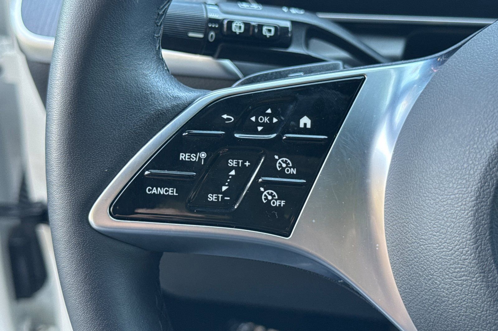 Certified 2024 Mercedes-Benz GLC 300 image 27