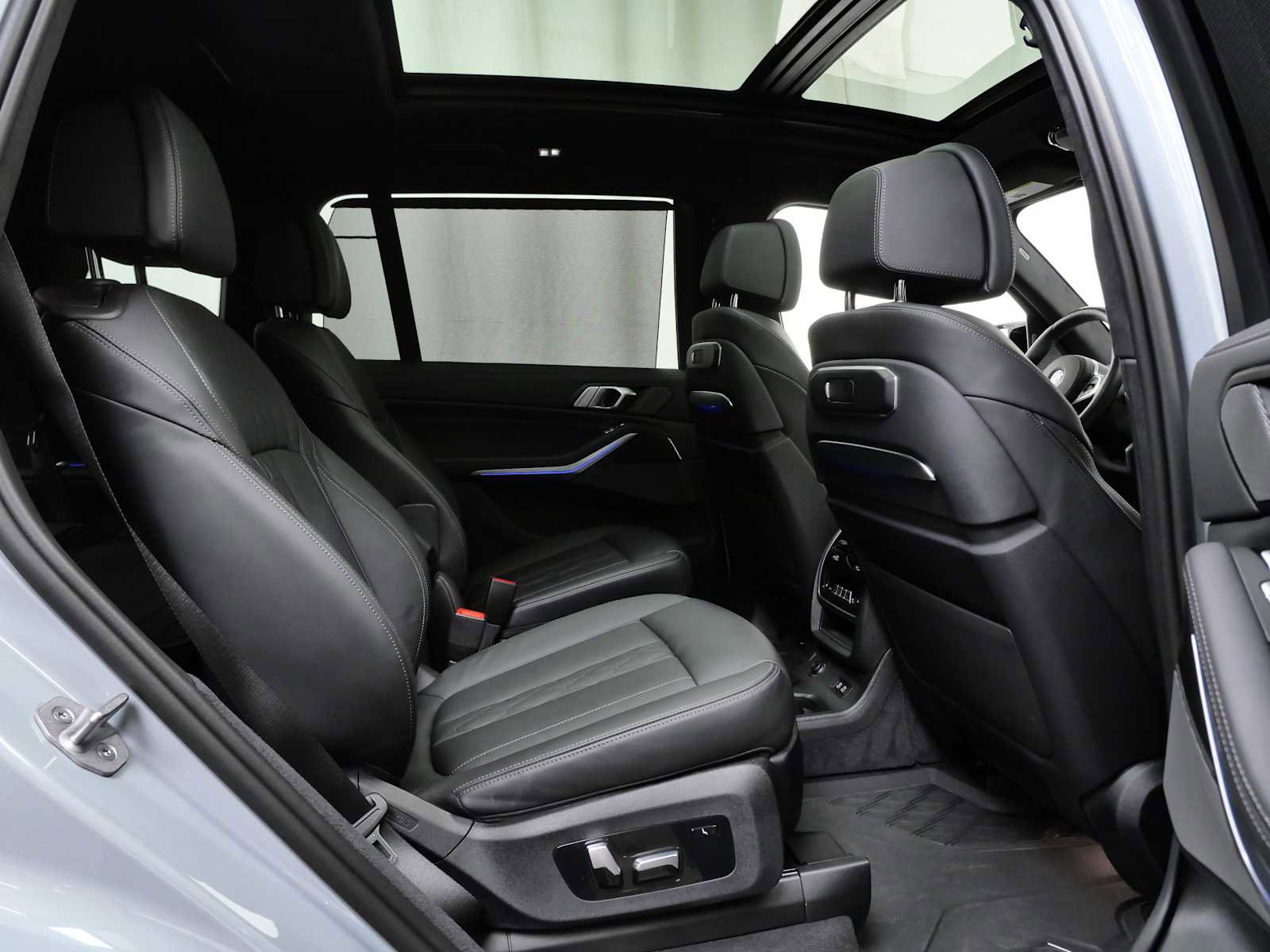 Used 2025 BMW X7 M60i image 14