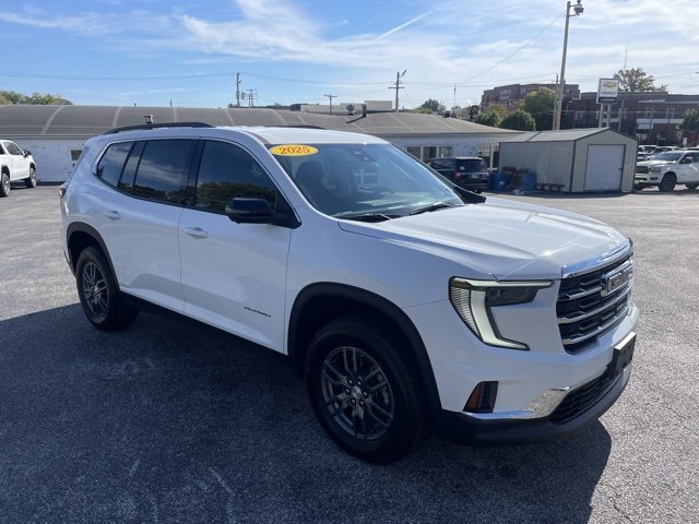 Used 2025 GMC Acadia Elevation image 3