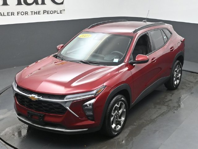 Used 2025 Chevrolet Trax LT FWD image 49