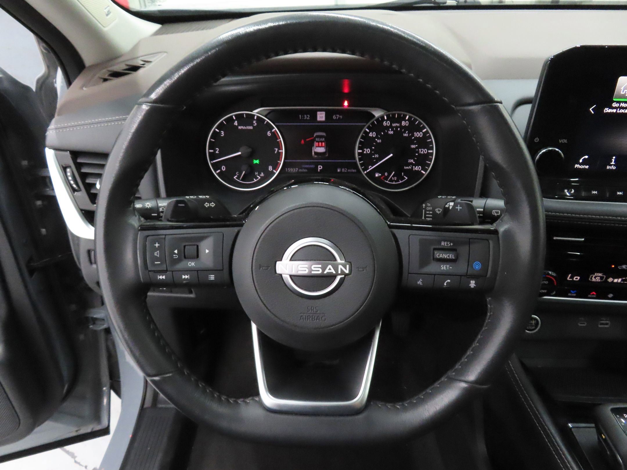 Used 2023 Nissan Rogue SL w/ SL Premium Package image 14