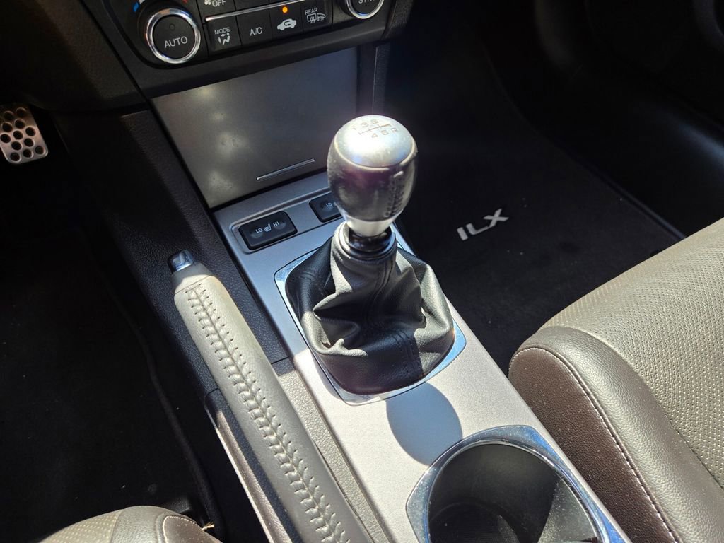 Used 2015 Acura ILX w/ Premium Package FWD image 24