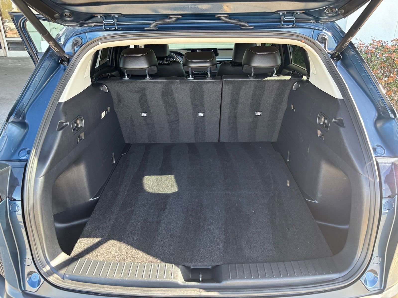 Used 2025 MAZDA CX-50 AWD 2.5 S w/ Premium Package image 33