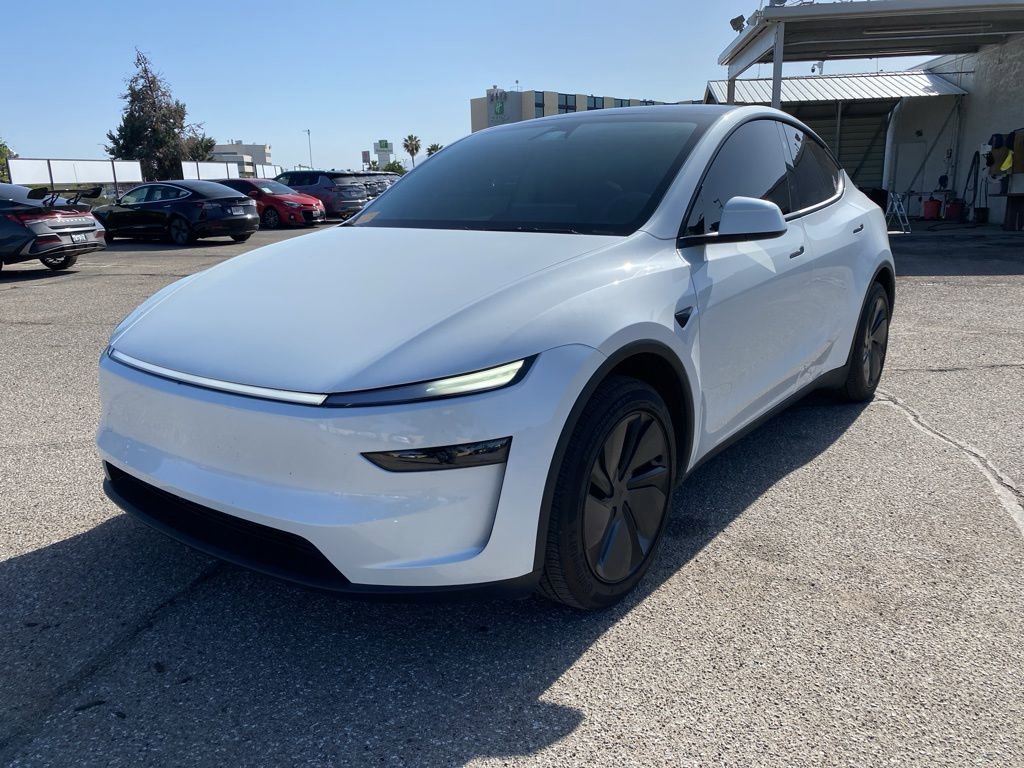 Used 2026 Tesla Model Y 2WD image 3