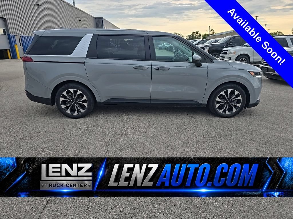 Used 2023 Kia Carnival EX FWD image 1