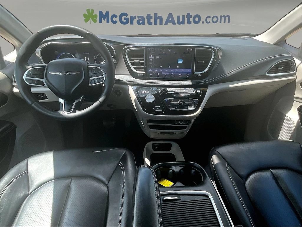 Used 2024 Chrysler Pacifica Touring-L FWD image 9