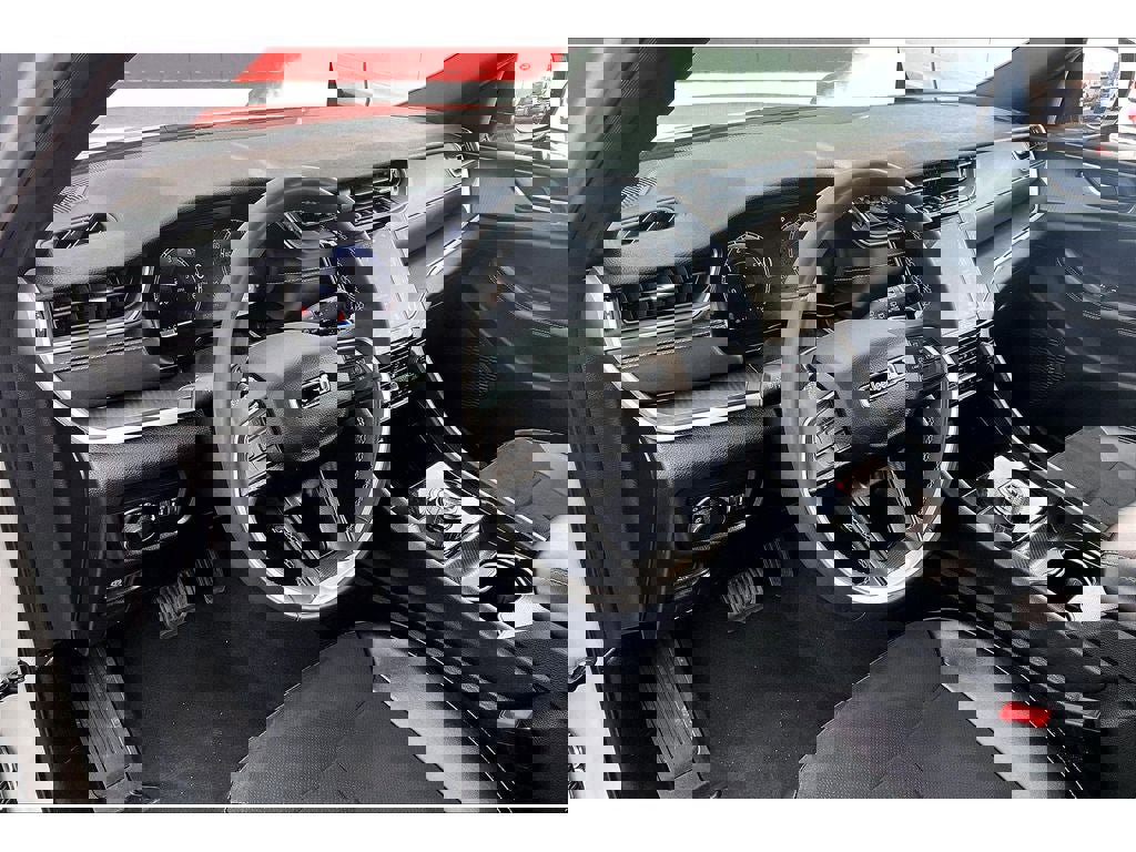 Used 2024 Jeep Grand Cherokee L Laredo image 14