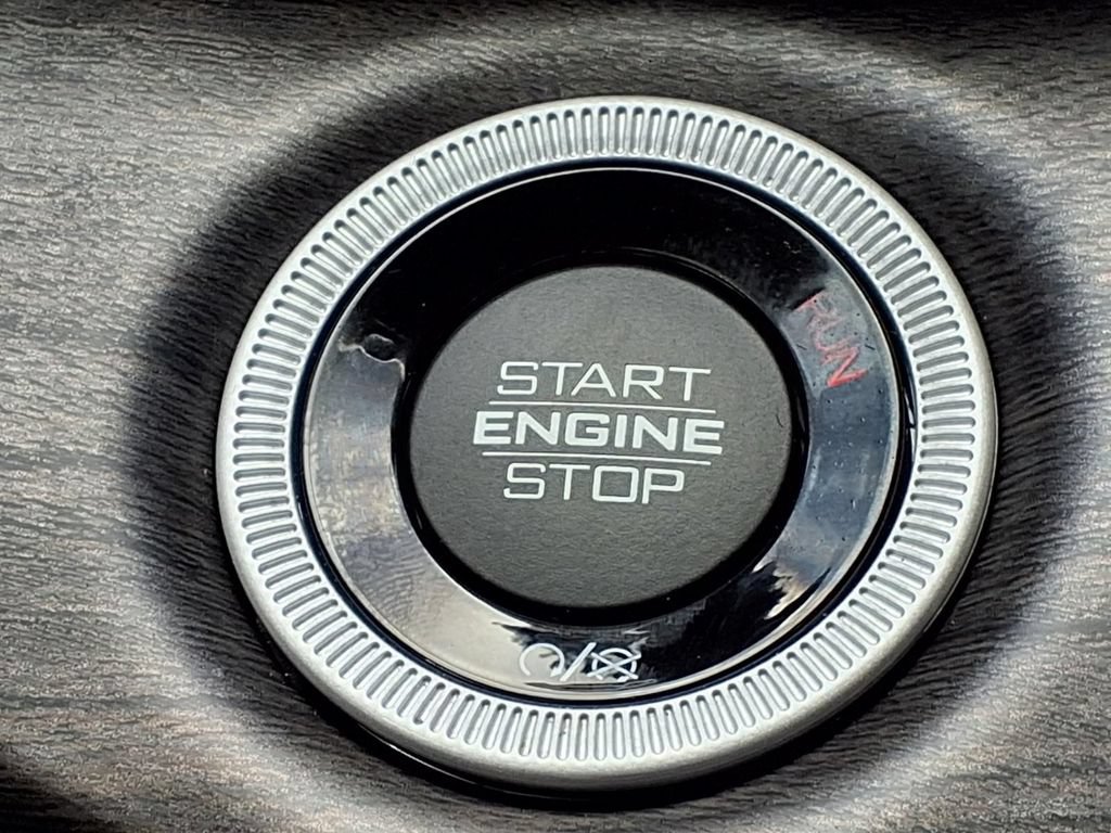 Used 2023 Jeep Grand Cherokee Overland RWD image 15