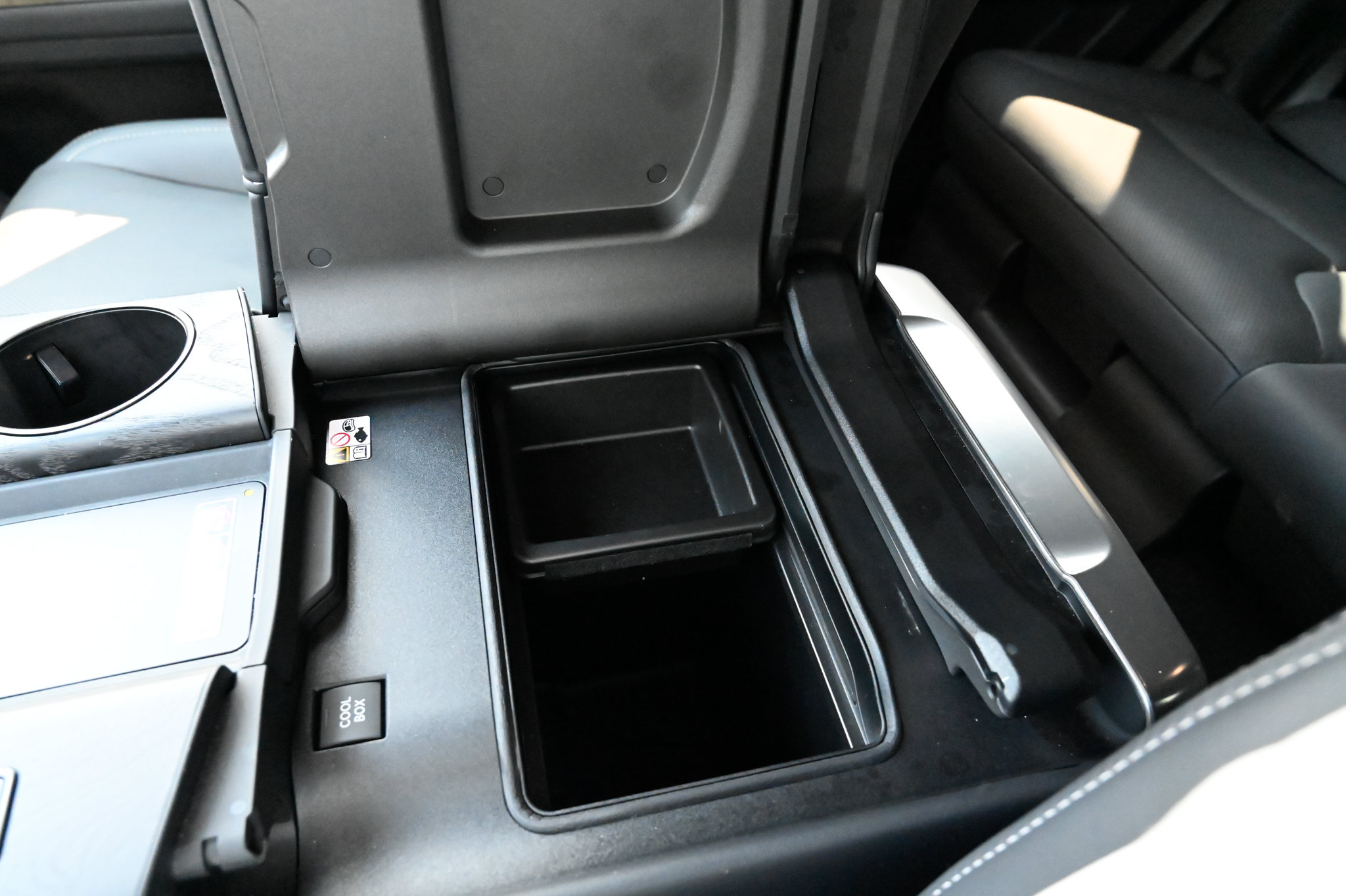 Used 2025 Lexus LX 600 4WD w/ Accessory Package (2T) image 32