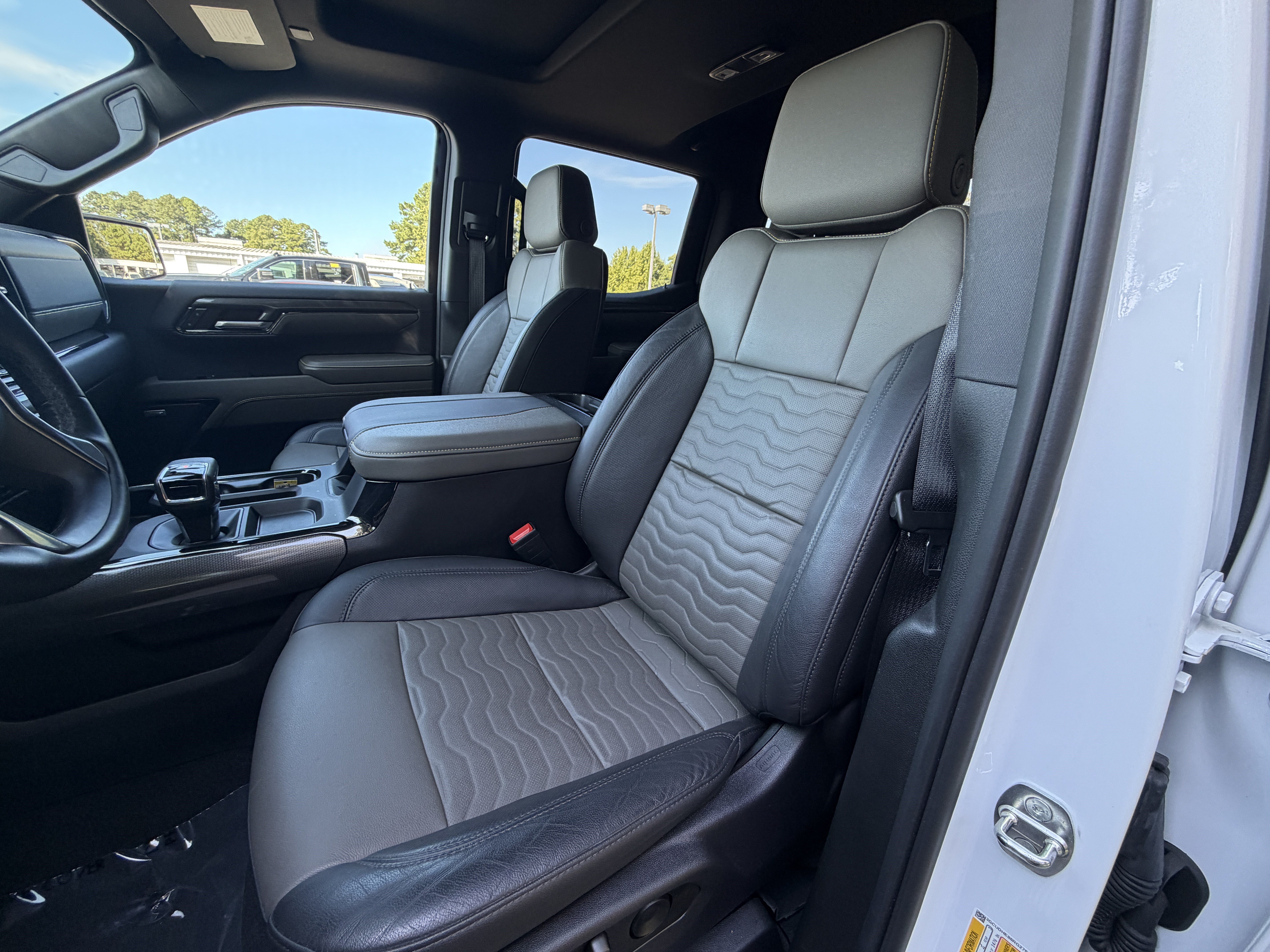 Used 2024 Chevrolet Silverado 1500 ZR2 w/ Technology Package AWD/4WD image 16
