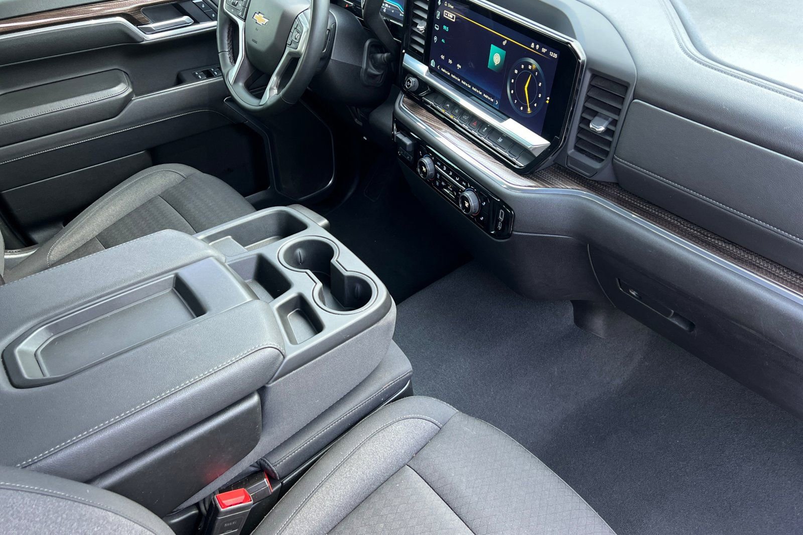 Used 2025 Chevrolet Silverado 1500 LT AWD/4WD image 17
