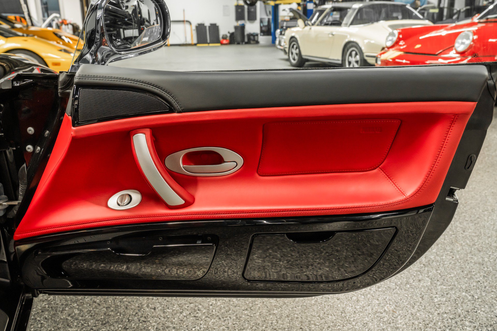 Used 2003 BMW Z8 RWD image 32
