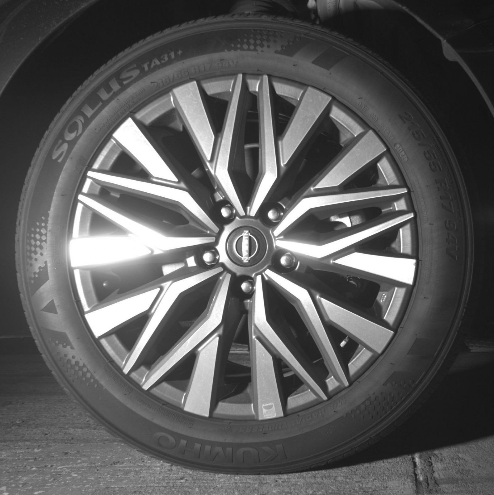 Used 2025 Nissan Altima 2.5 SV FWD image 15
