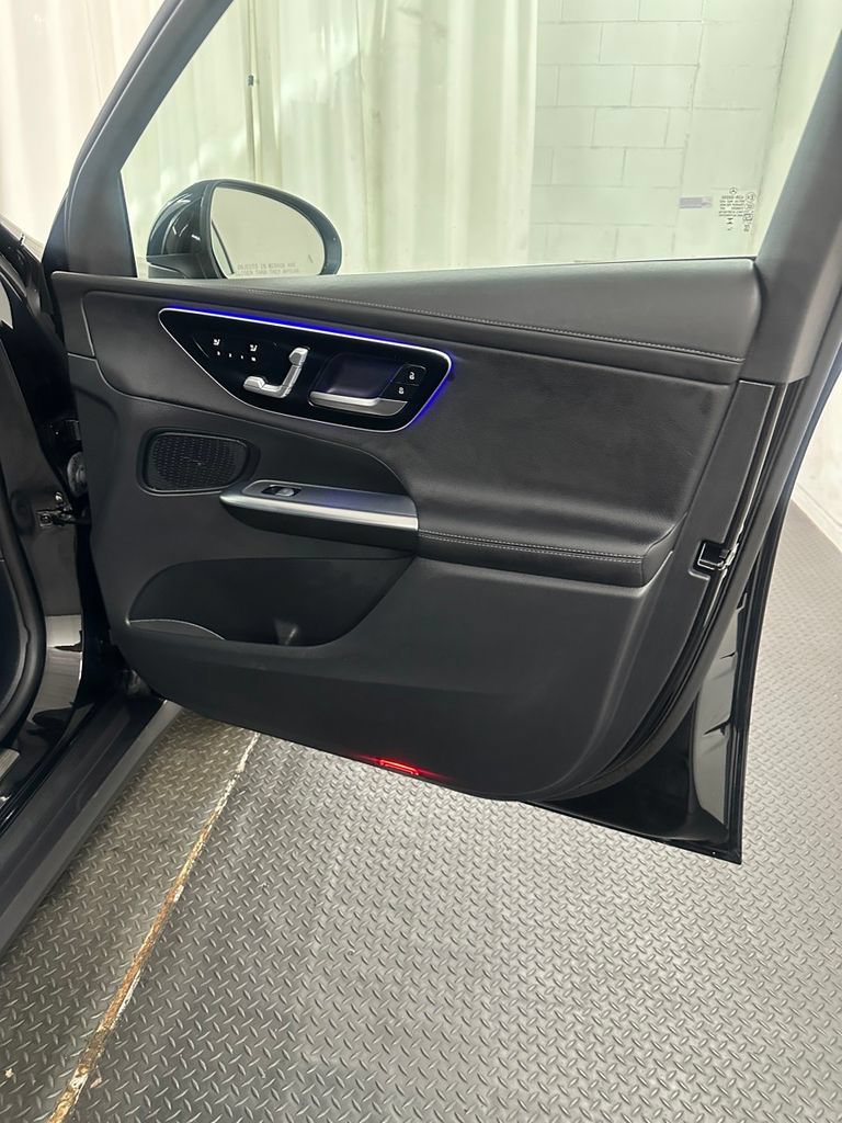 Used 2025 Mercedes-Benz GLC 350e 4MATIC image 30