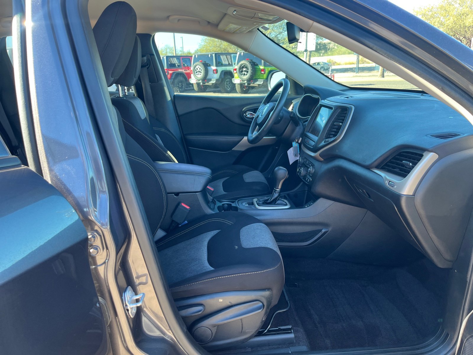 Used 2018 Jeep Cherokee Latitude image 19