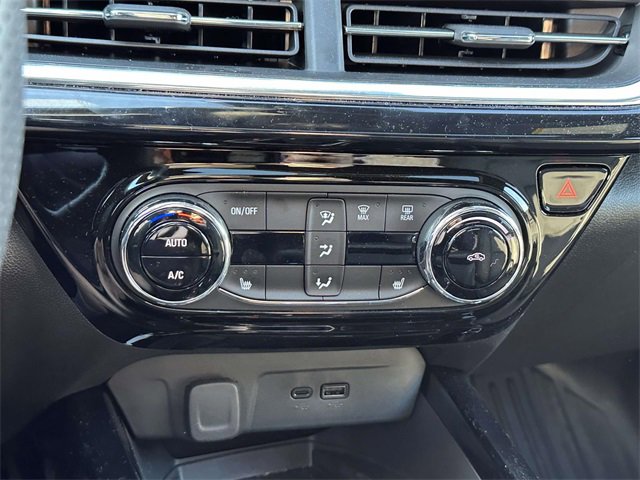 Used 2025 Chevrolet Trax RS w/ Sunroof Package image 11