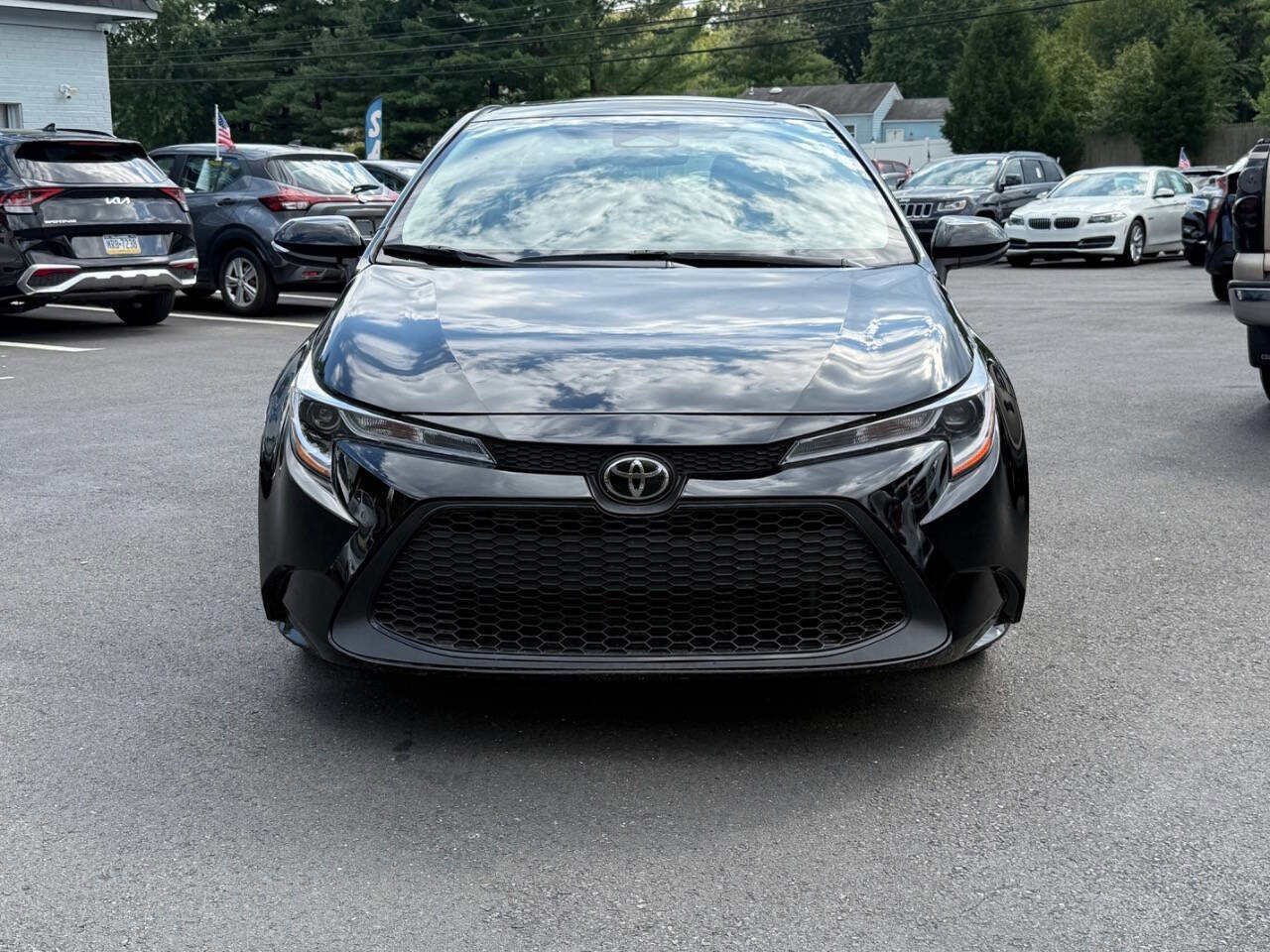 Used 2023 Toyota Corolla LE w/ LE Premium Package FWD image 4