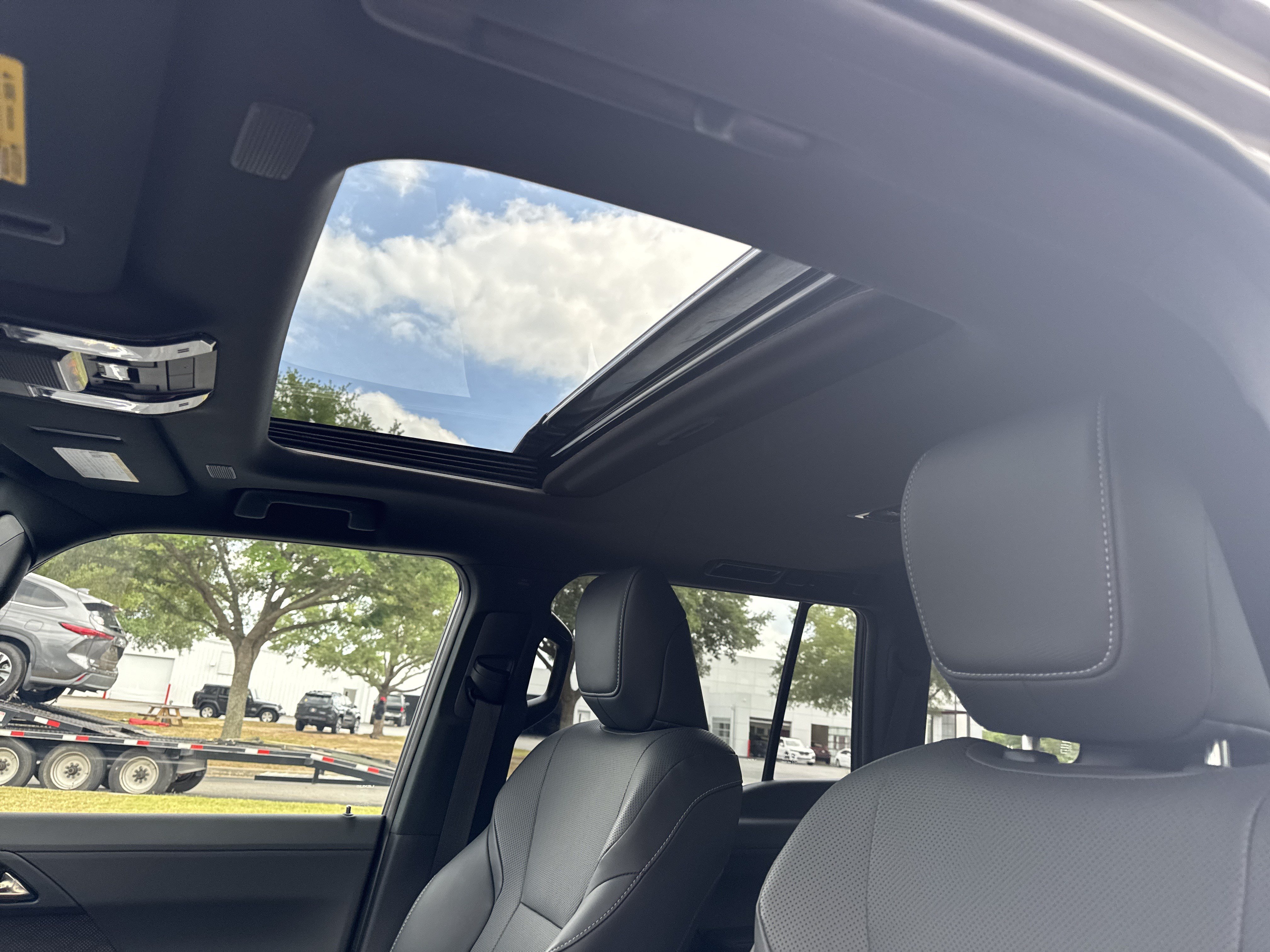 Used 2025 Lexus GX 550 w/ Accessory Package (2T) AWD/4WD image 13