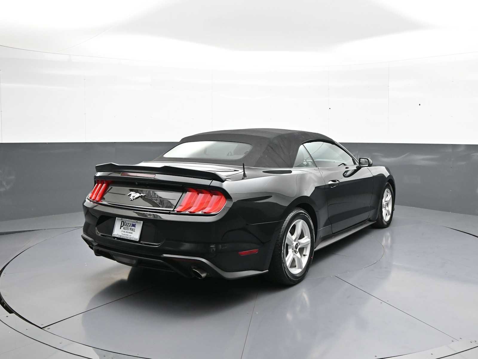 Used 2019 Ford Mustang Convertible RWD image 6