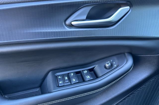 Used 2023 Jeep Grand Cherokee L Altitude image 11