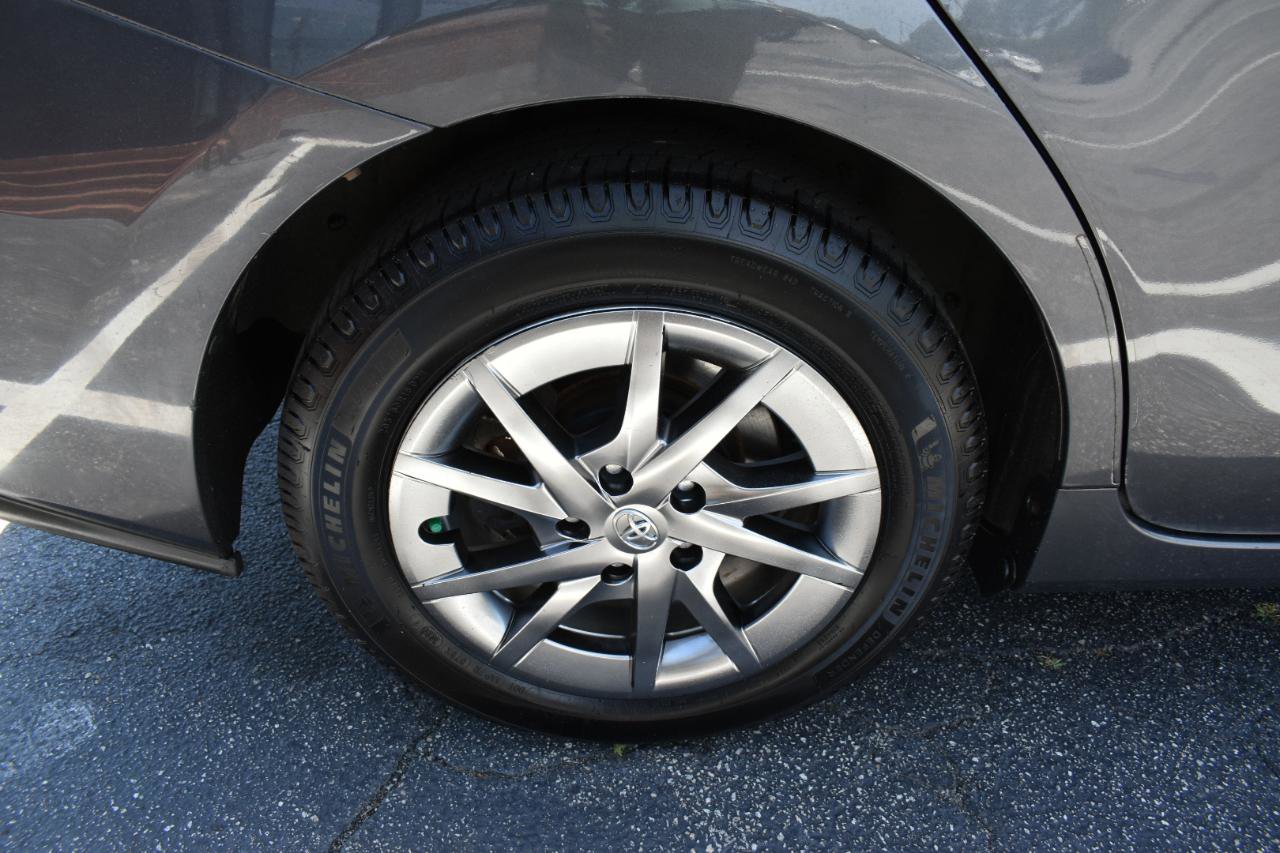 Used 2017 Toyota Prius V Three FWD image 12