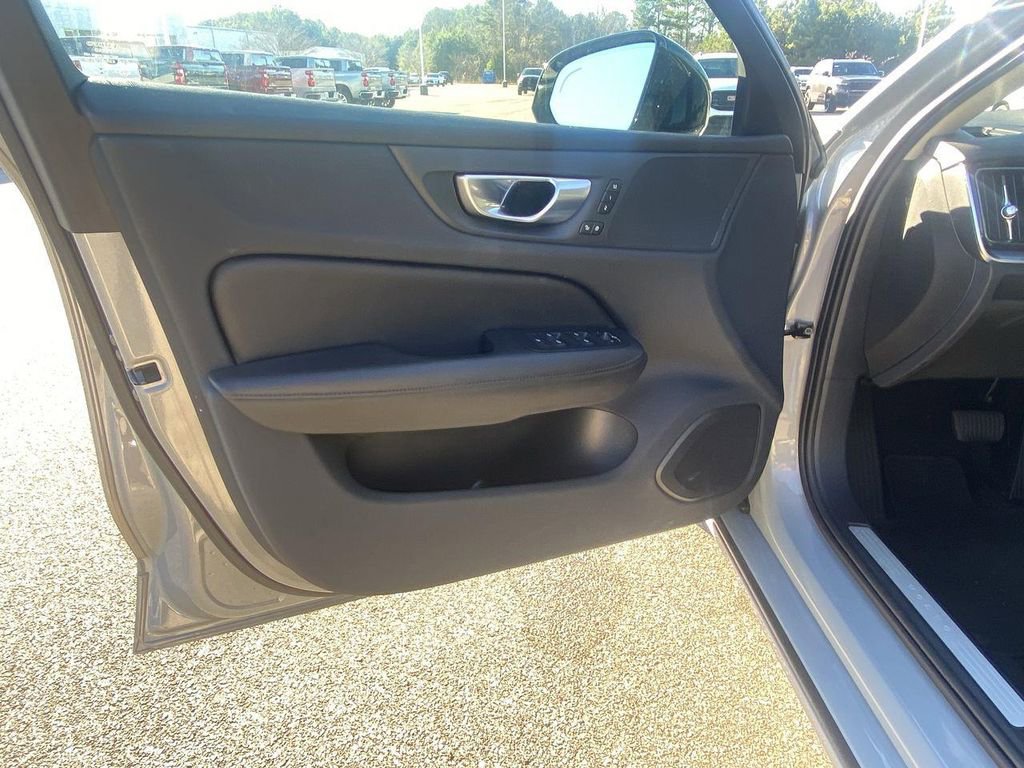 Used 2024 Volvo S60 B5 Core image 23